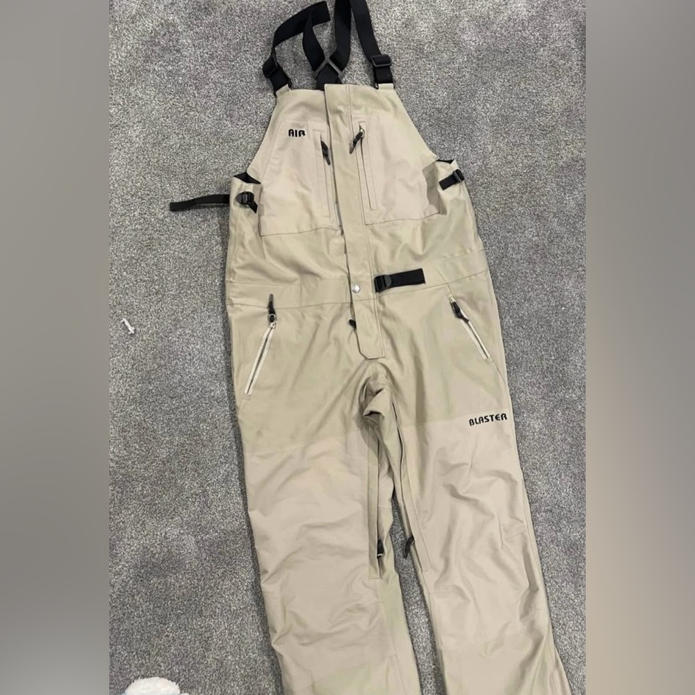 Men’s XL Airblaster snowbibs.